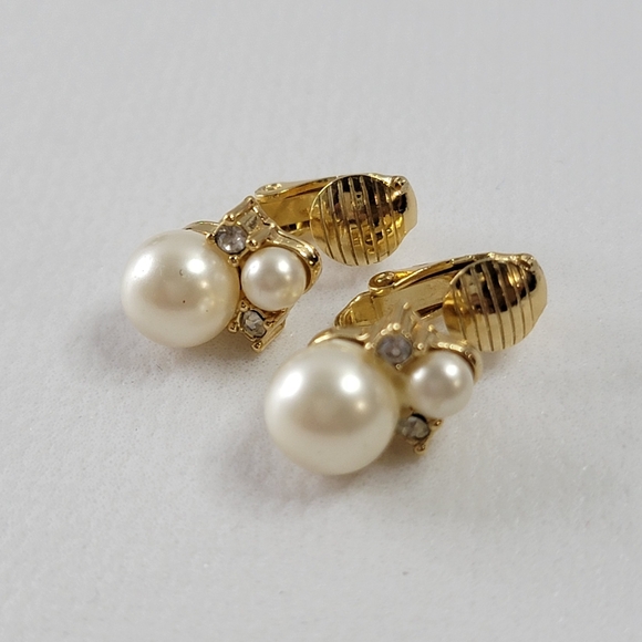 CHRISTIAN DIOR Pearl Rhinestone Gold Tone Clip Earrings - Picture 6 of 9